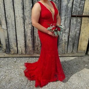 Elegant Red Lace Evening Gown